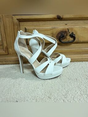 Dream Paris White Sparkle Sabrina Carpenter Heels